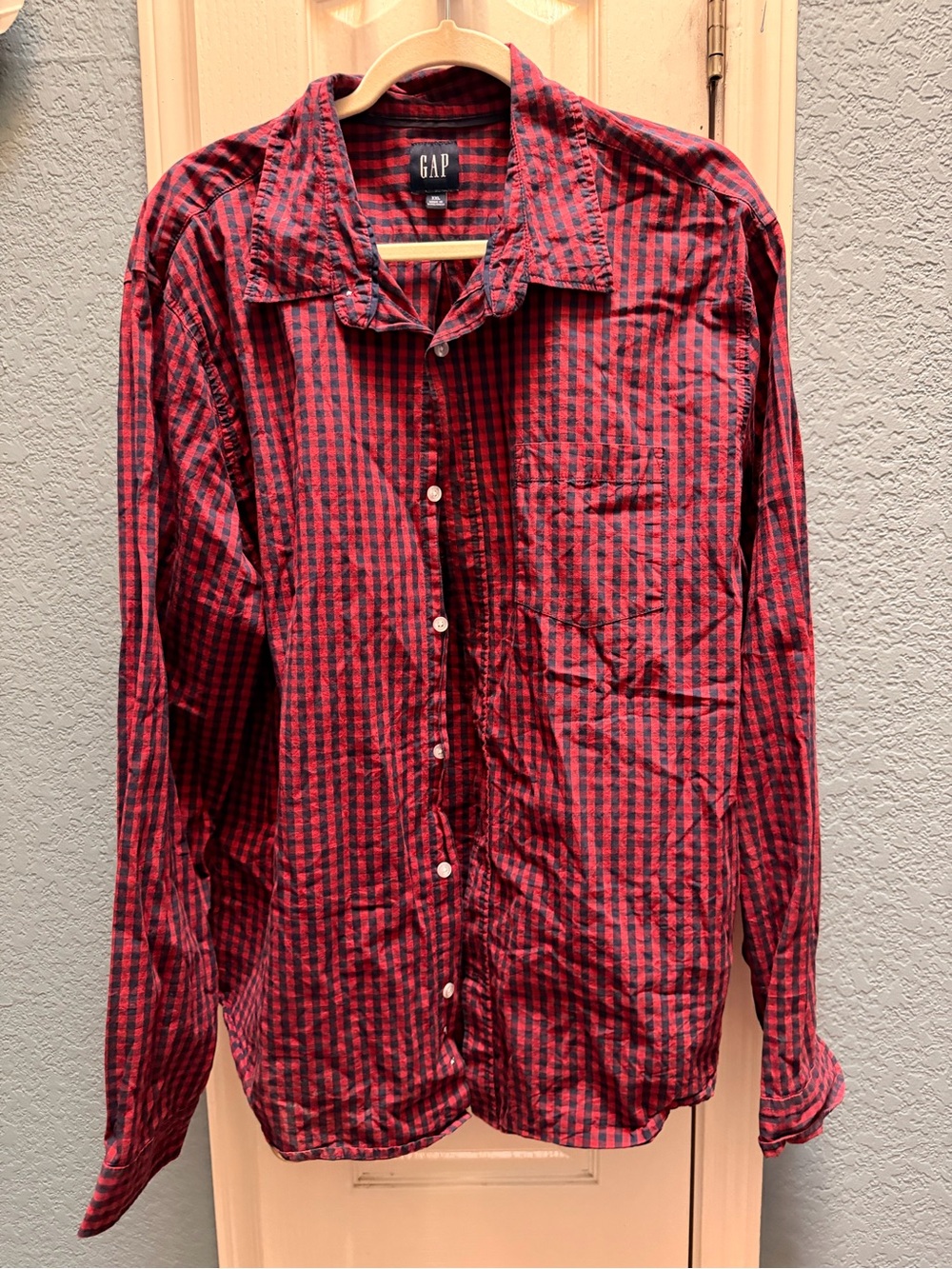 GAP Men's Red and Black Checked Button-Down Shirt